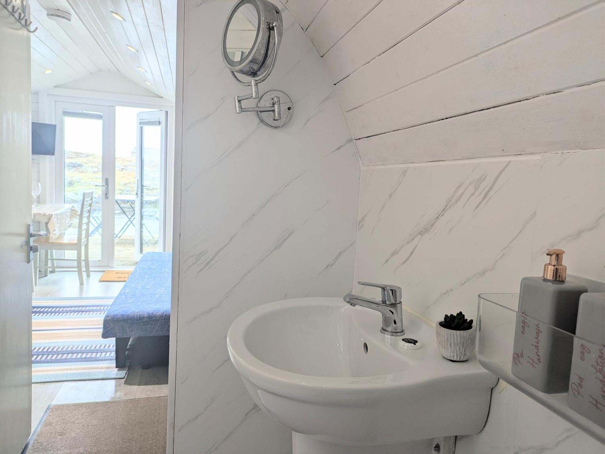 Glamping Pod For 2 Pod Beag Na Haun Eriskay Villa Buitenkant foto